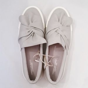 American Eagle Sneaker Gray Slip On Bow Knot Flats
